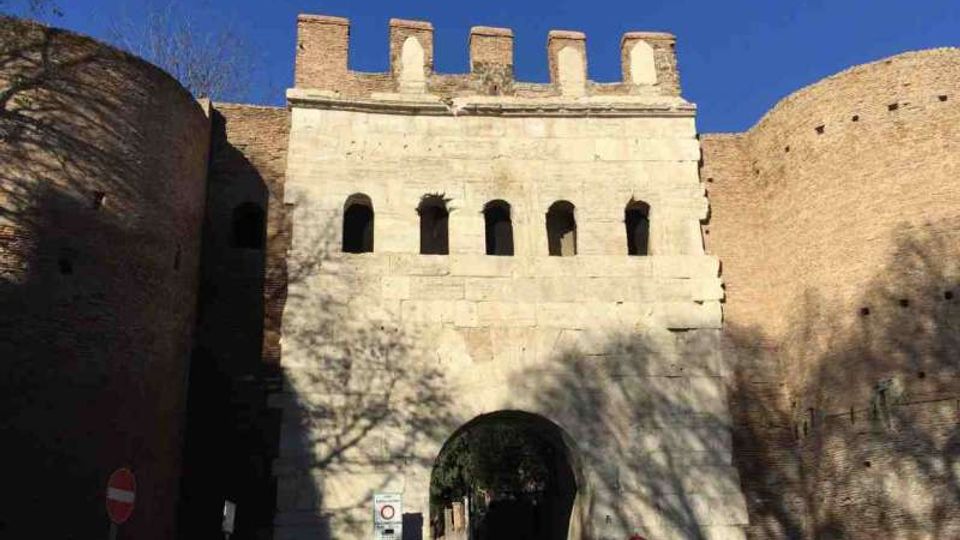 51764-photo-3-la-porta-latina-nelle-mura-aureliane-jpgjpg