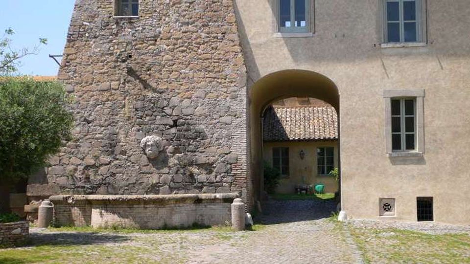 541-be06717ecd01f1007b9d074c083a629ajpg