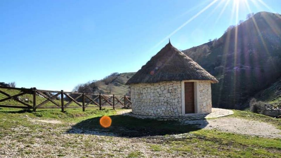 52342-photo-i-seggi-pagliai-e-i-sentieri-della-transumanza-jpgjpg