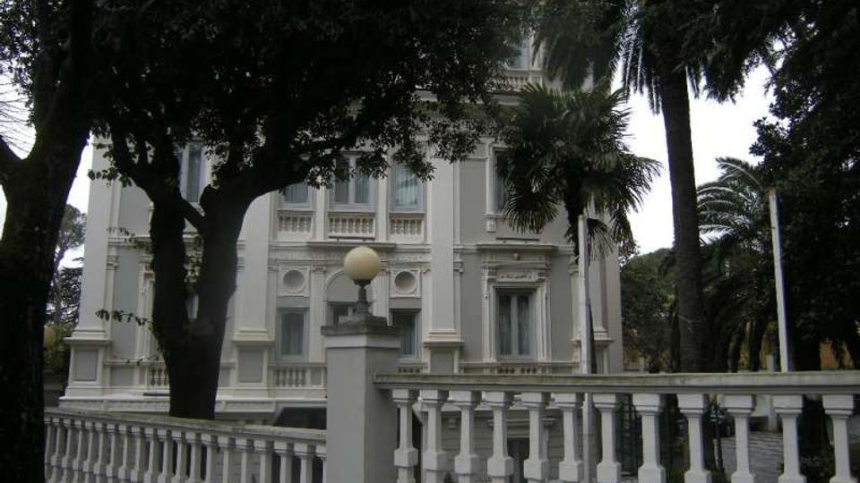 296-8913e5eadfe10f75d2e1d940eae4431ajpg